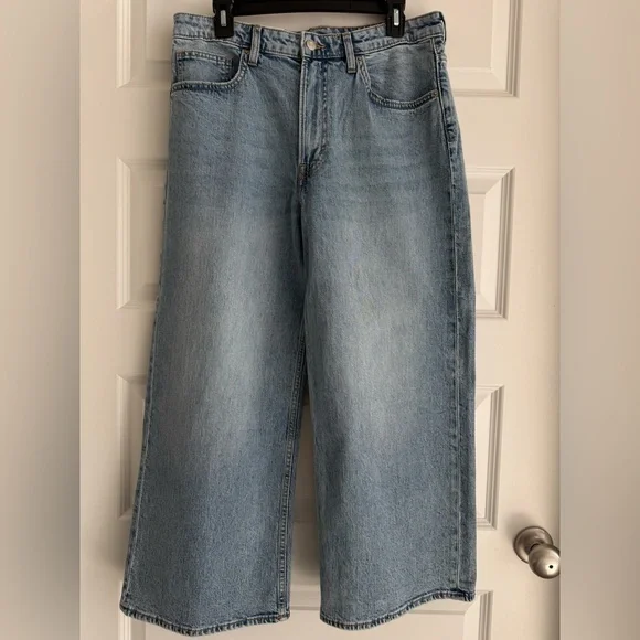 NWT H&M Light washed high waisted Wide leg cropped jeans size 12 - Picture 1 of 10